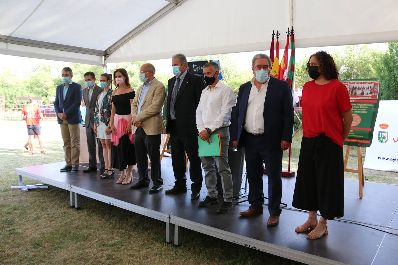 La Junta de Castilla y León anuncia la firma de la creación de una Federación Deportiva de la Lucha Leonesa en la presentación del Corro de Alcaldes de Valdefresno