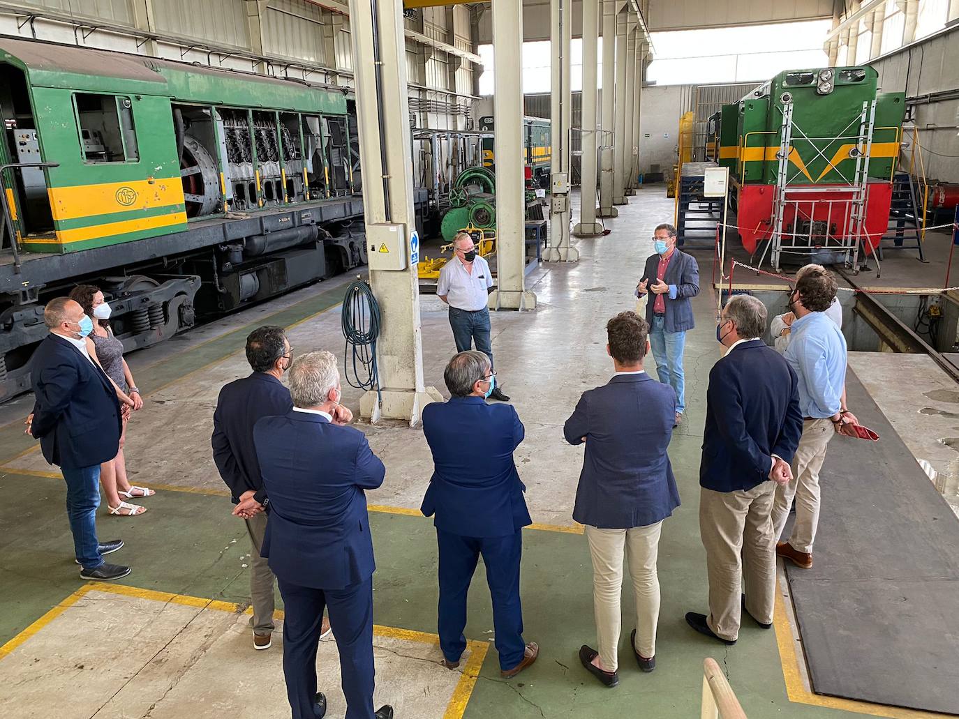 Fotos: Administraciones y entidades se reúnen para tratar el proyecto del Tren Minero del Sil