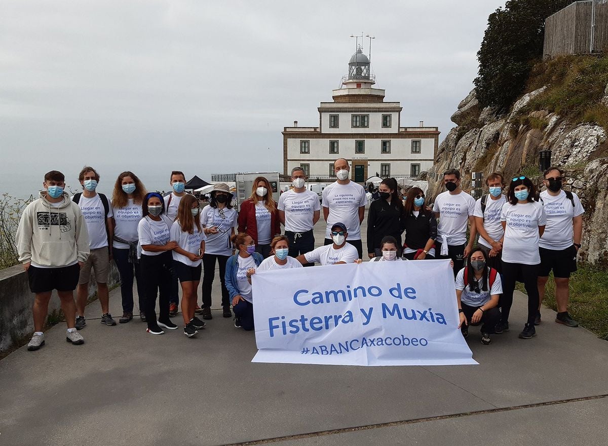 300 empleados de ABANCA emprenden el Camino de Santiago desde 13 tramos diferentes en apoyo al Xacobeo 21-22