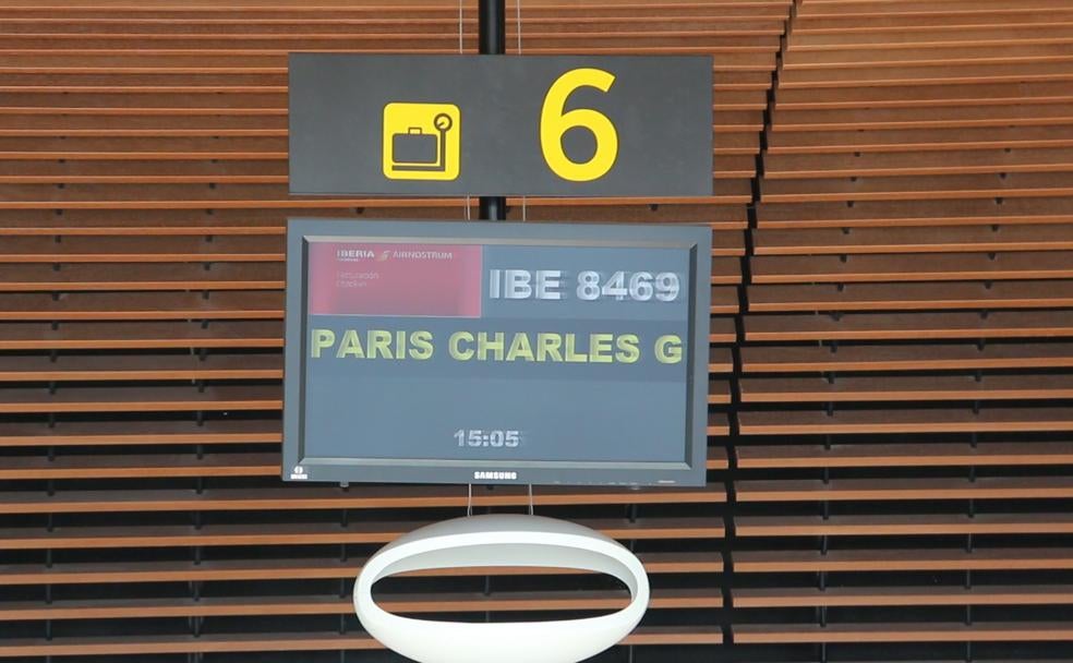 Imagen del panel de facturación del vuelo este jueves en el Aeropuerto de León.