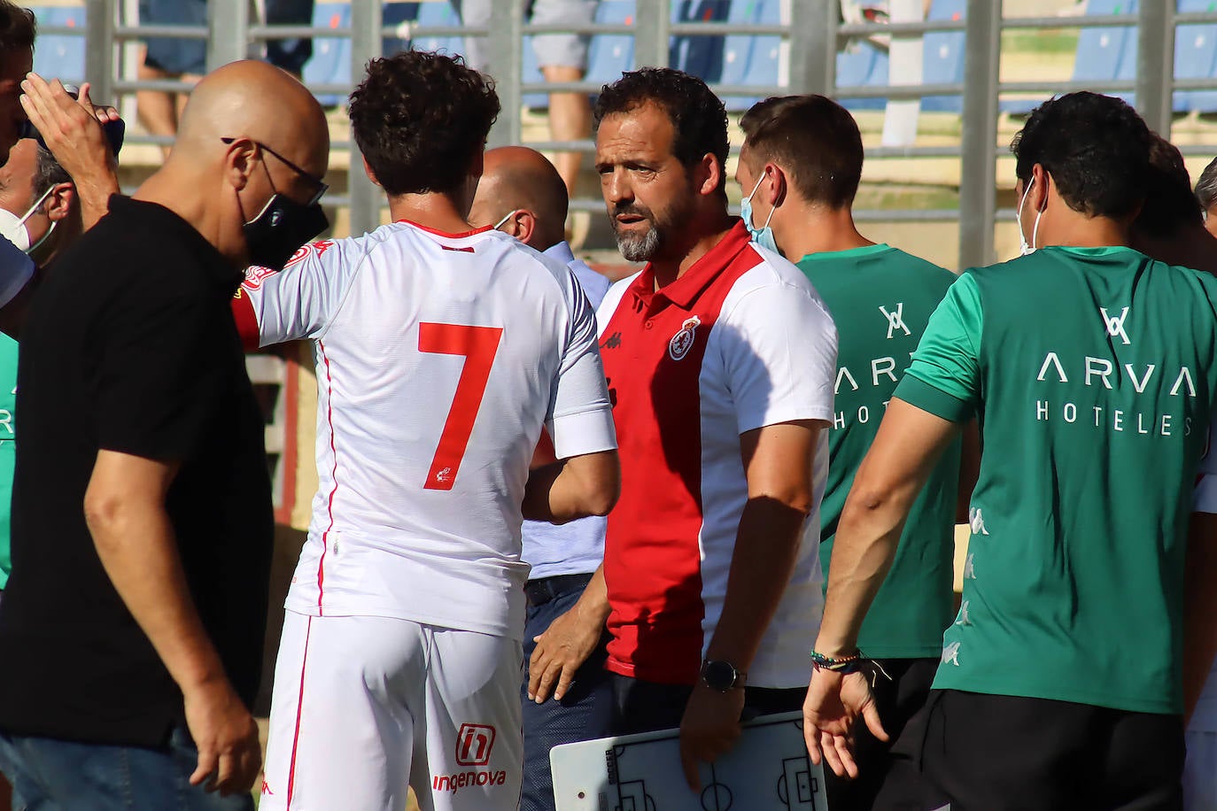 El conjunto leonés se ha impuesto por dos goles a uno al Oviedo en las primeras impresiones de muchos fichajes culturalistas