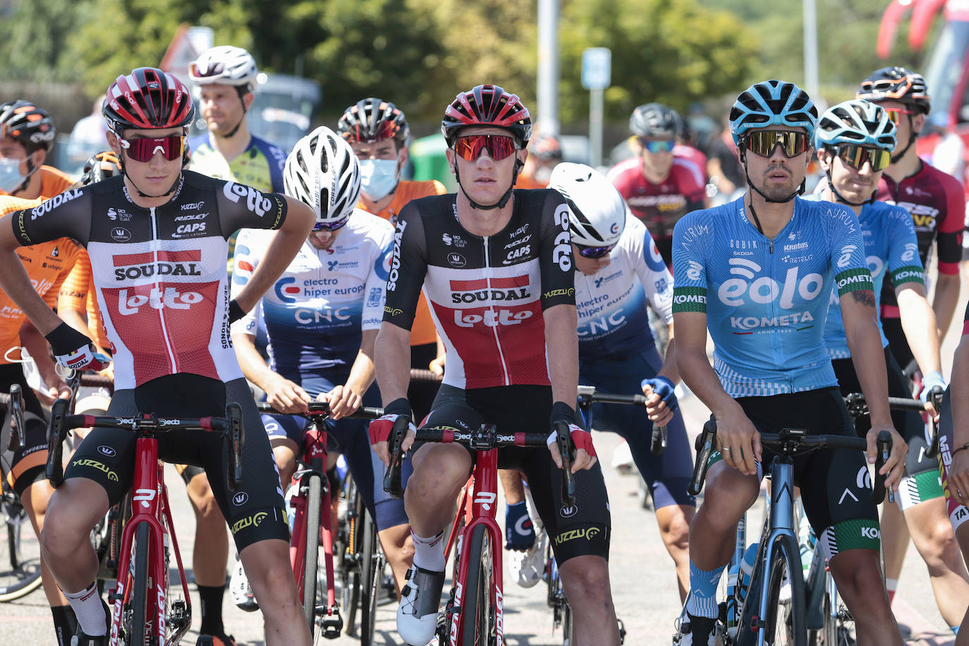 150 ciclistas han comenzado esta carrera que tendrá fin en Ponferrada.