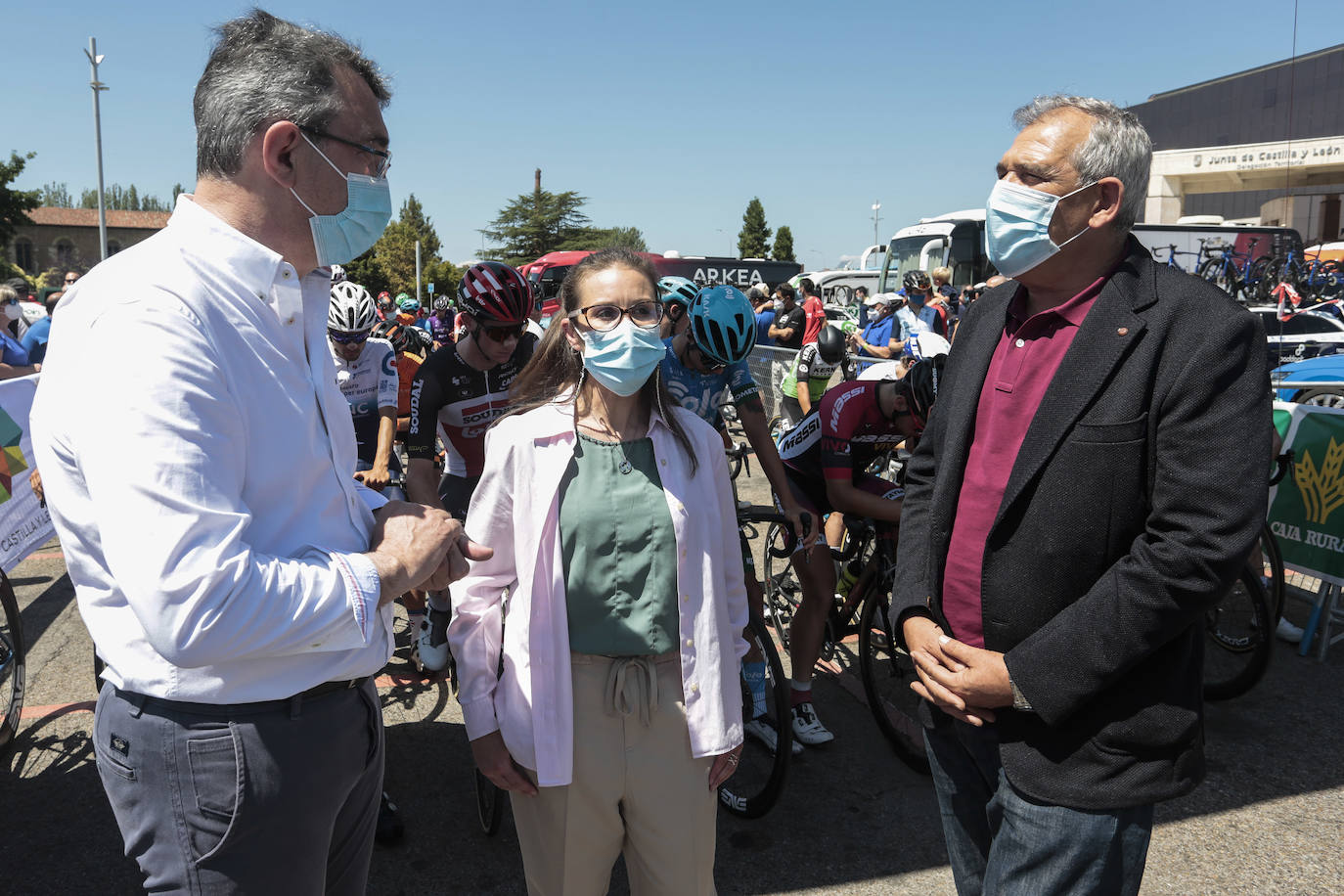 150 ciclistas han comenzado esta carrera que tendrá fin en Ponferrada.