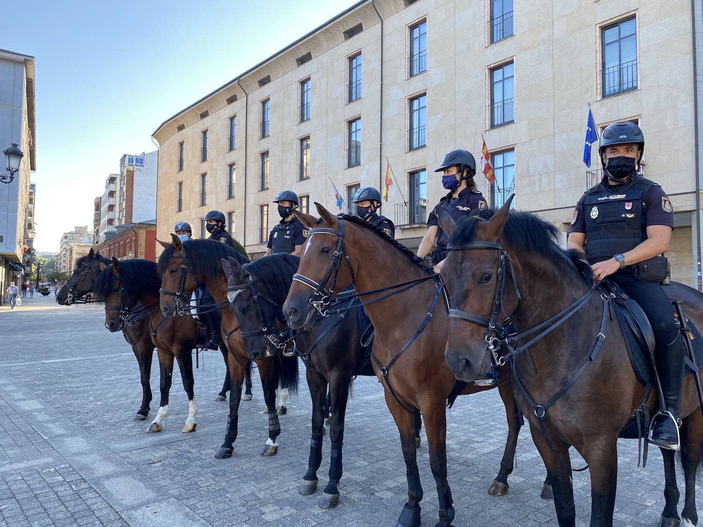 Fotos: Unidad de Caballería de la Policía Nacional en el Camino en Ponferrada