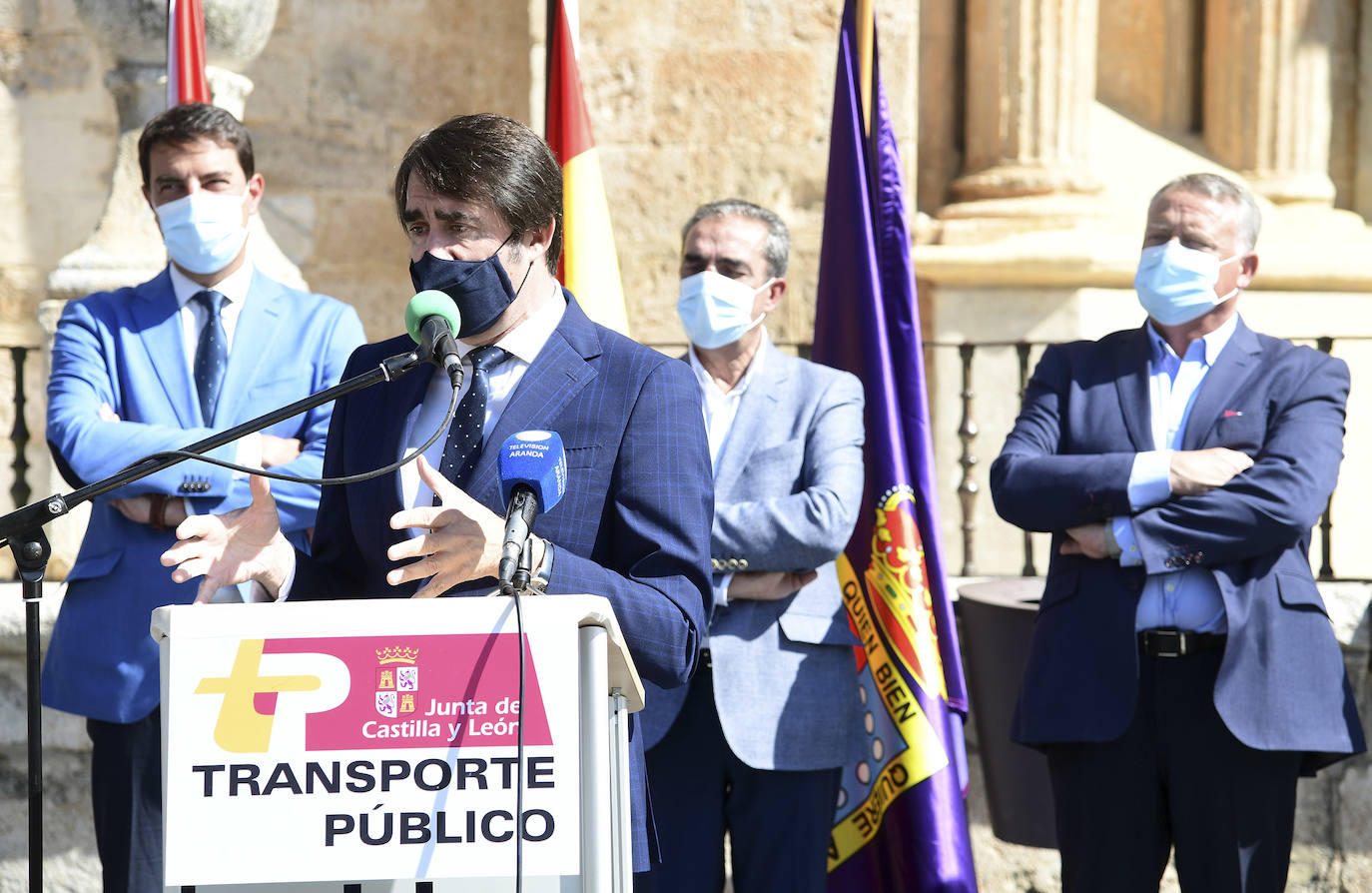 Juan Carlos Suárez-Quiñones y Ángel Ibáñez han presentado este bono de transporte gratuito para las zonas rurales.