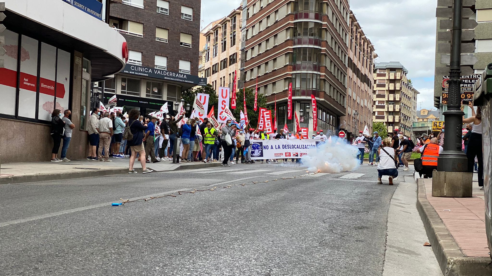 Más de 2.000 personas se han concentrado en contra de los 400 despidos en la empresa LM