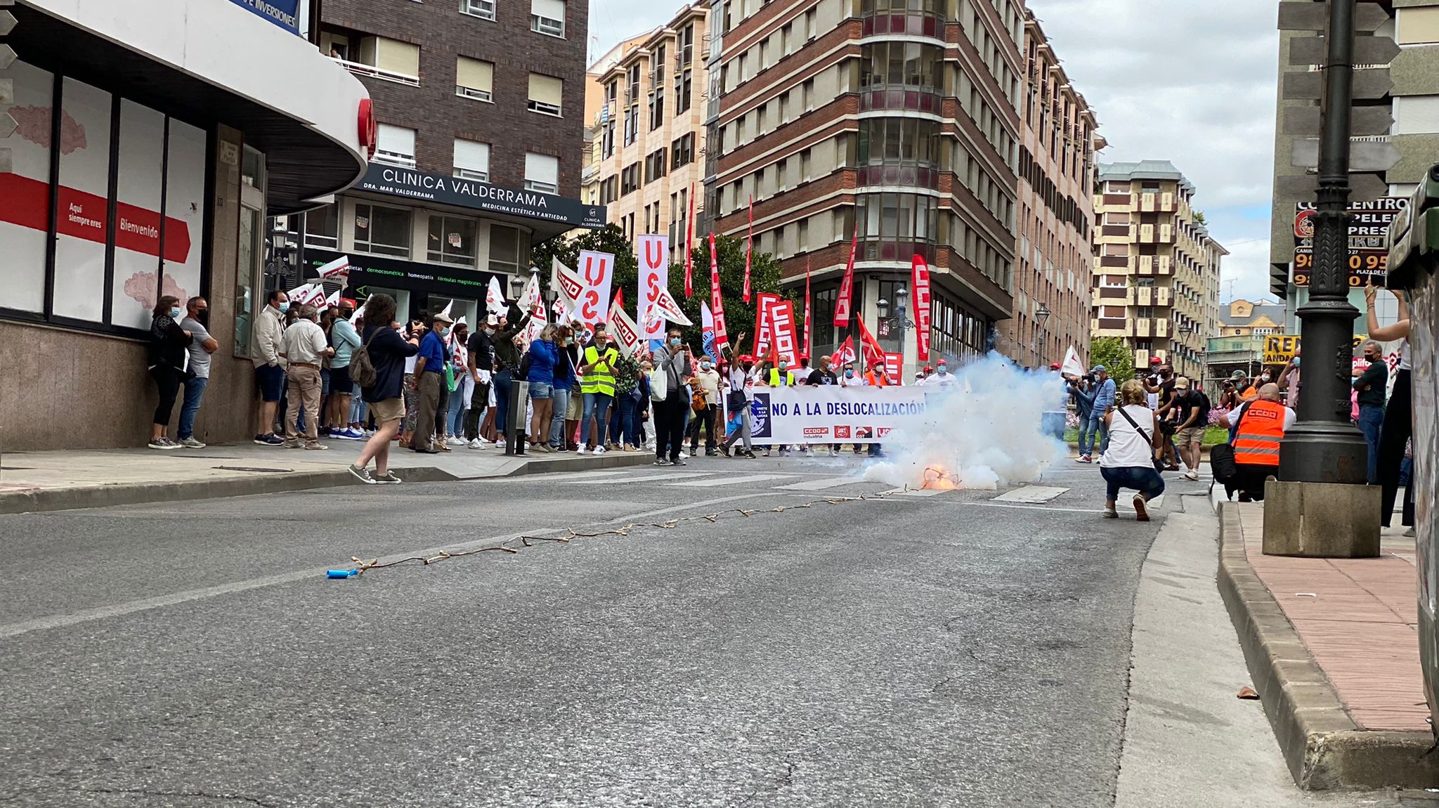 Más de 2.000 personas se han concentrado en contra de los 400 despidos en la empresa LM