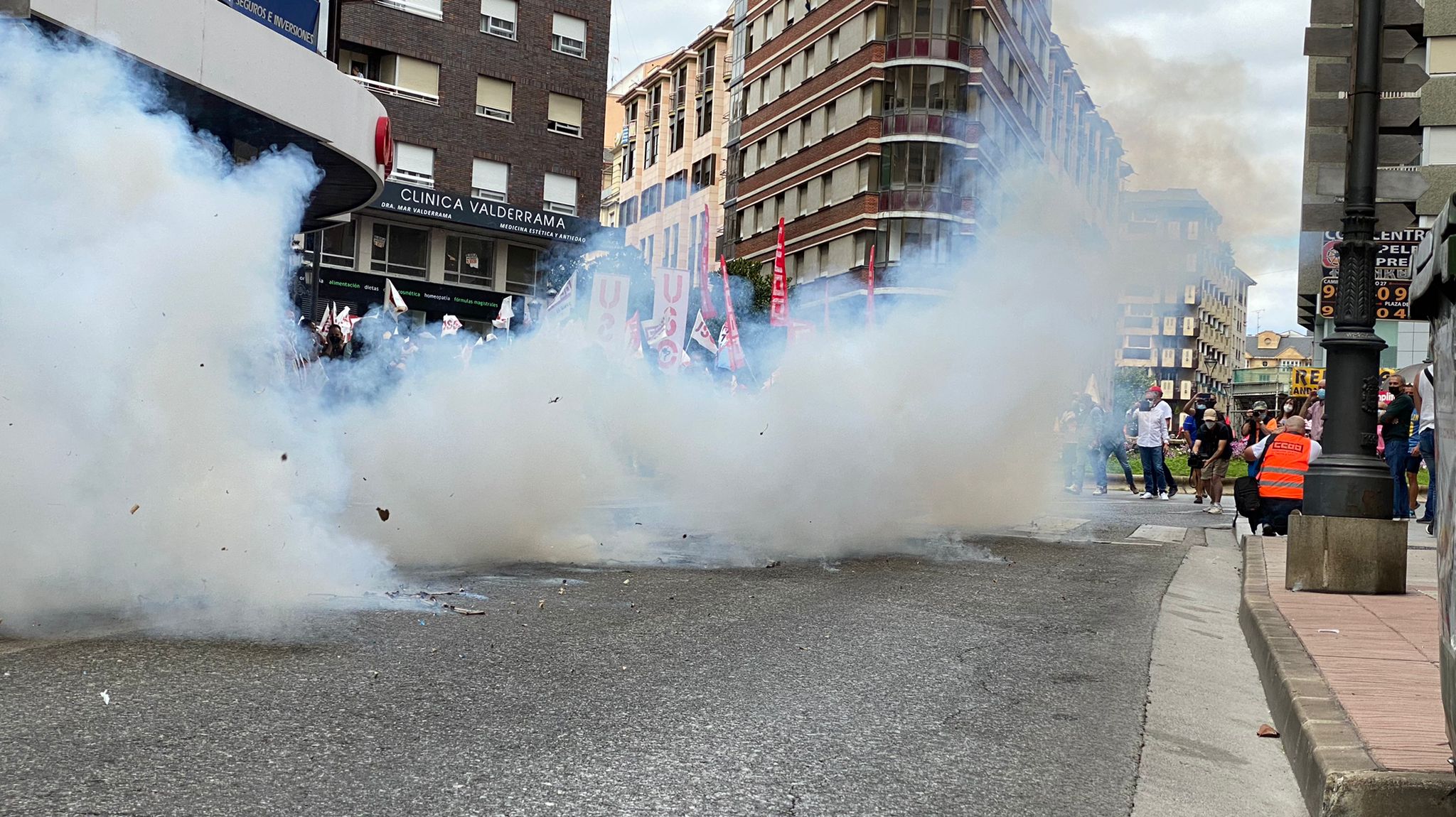 Más de 2.000 personas se han concentrado en contra de los 400 despidos en la empresa LM