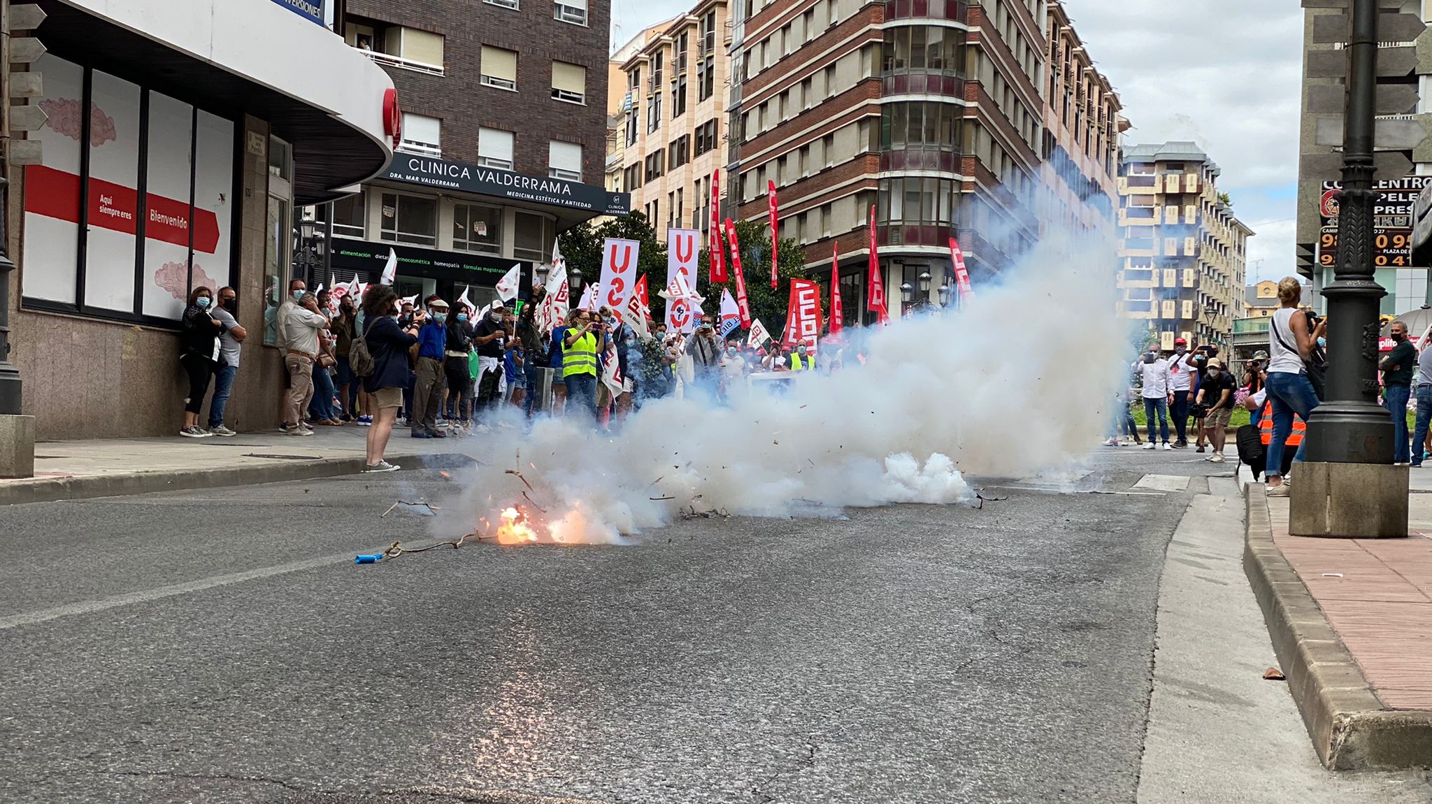 Más de 2.000 personas se han concentrado en contra de los 400 despidos en la empresa LM