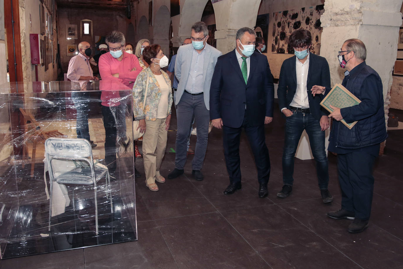 El presidente de la Diputación de León, Eduardo Morán, presenta la exposición 'Palimpsestos Creativos' ubicada en el Monasterio de Sandoval.