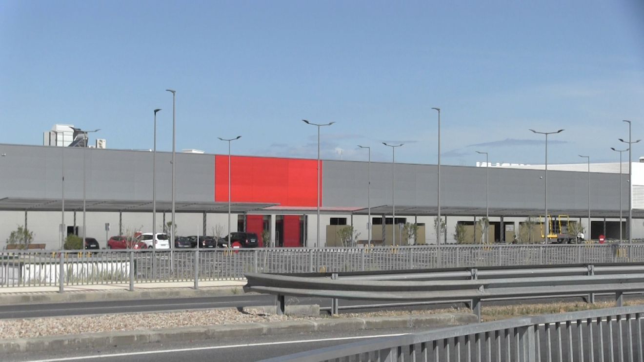 El centro comercial instalado en el área de La Granja tendrá en nómina a siete grandes firmas: Leroy Merlín, Decathlon, Alimerka, Conforama, kiwoko, Sprinter y McDonald's | En su conjunto y en plena actividad crearán 300 empleos de forma directa y cien más de forma indirecta. 