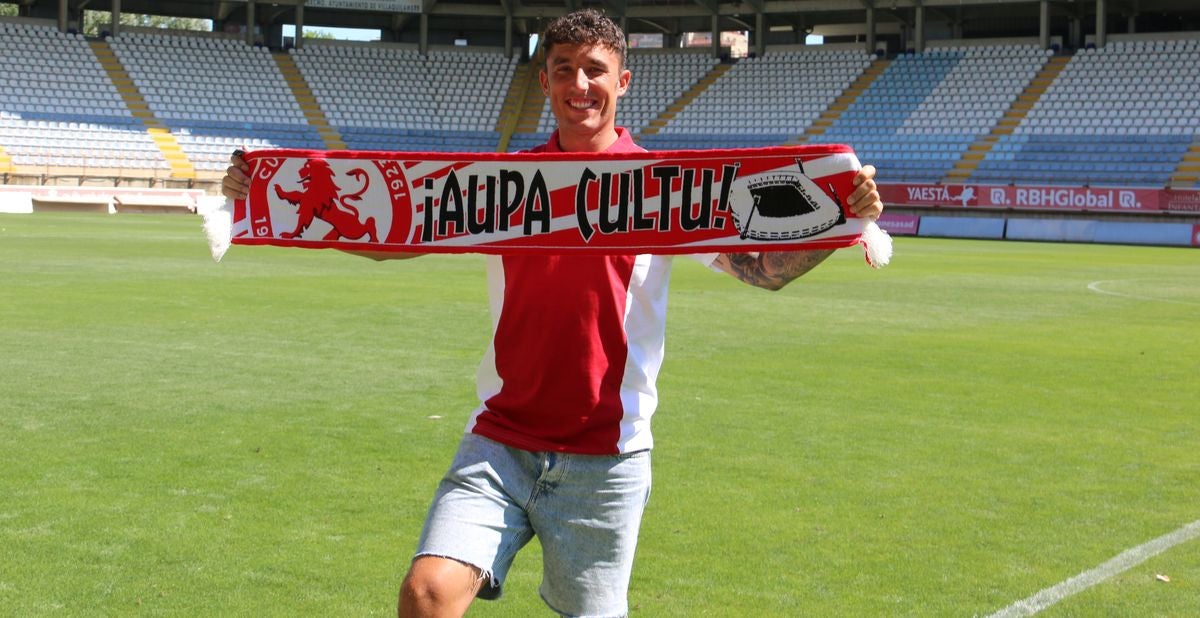 El centrocampista vasco ha sido presentado este viernes como nuevo jugador de la Cultural.