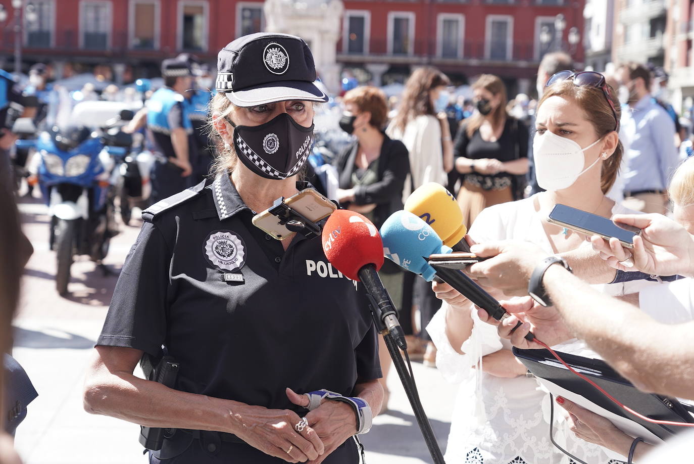 Minuto de silencio por el fallecimiento de un policía municipal de Valladolid. 