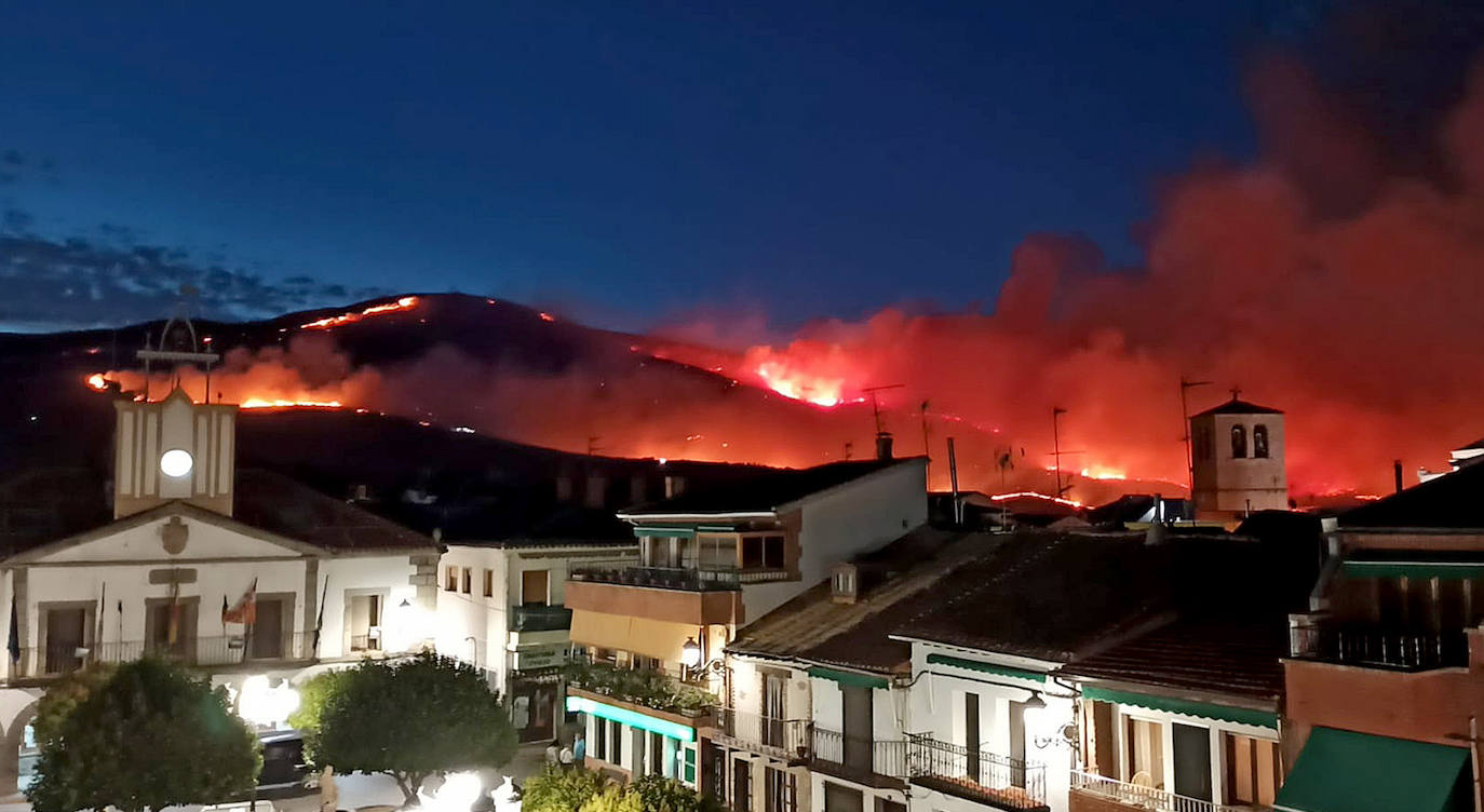 Fotos: Incendio forestal en El Tiemblo