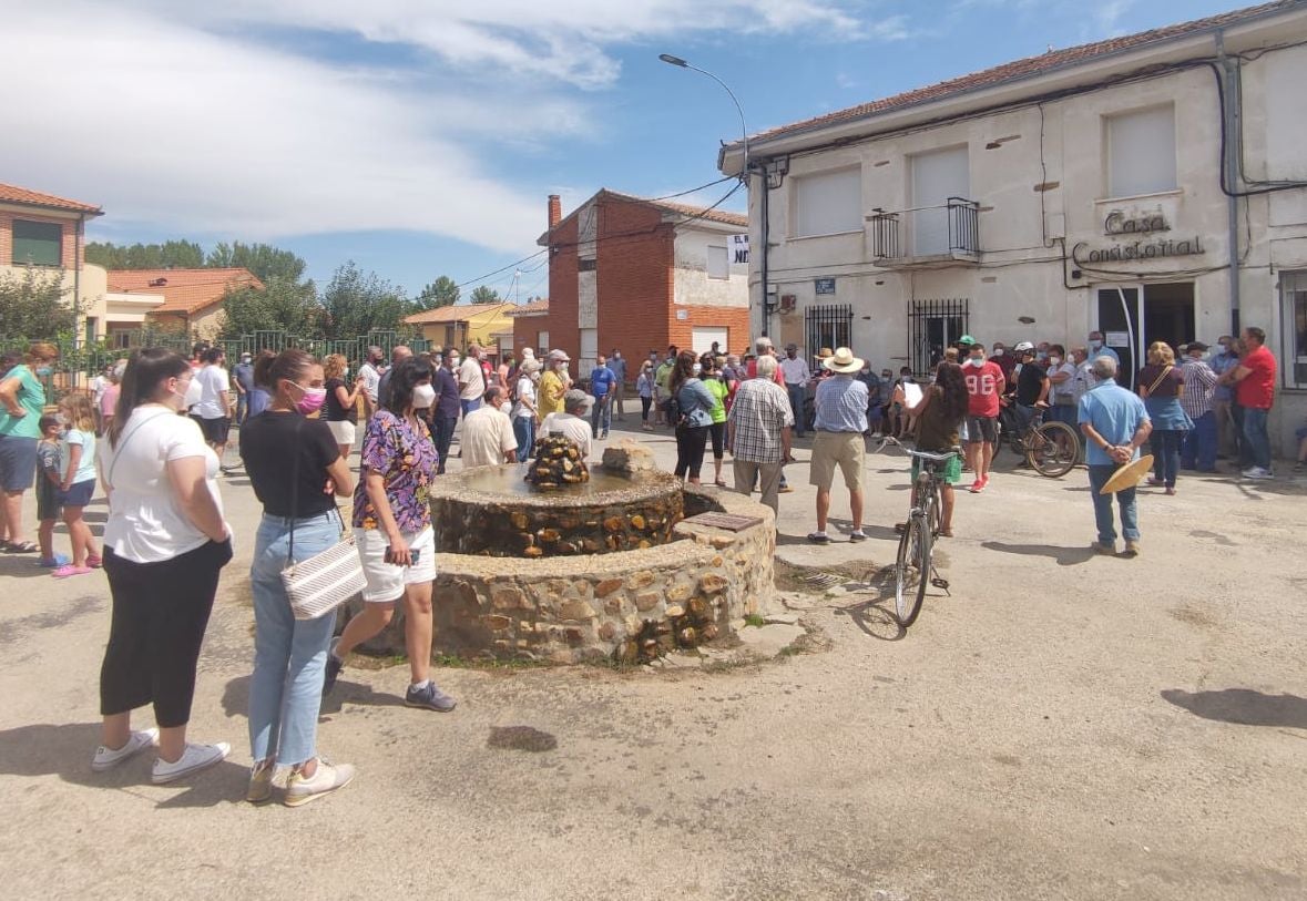 Quintana y Congosto lleva a la calle su rechazo al proyecto de planta embotelladora. 