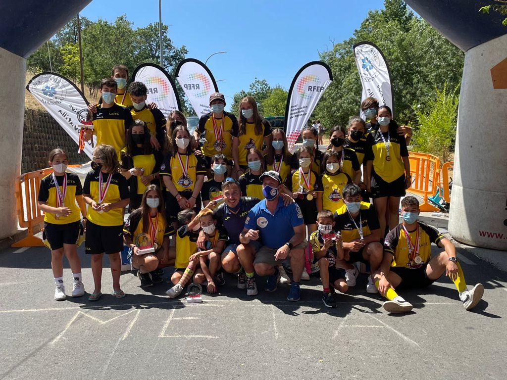 Imagen de varios integrantes de Leitariegos.