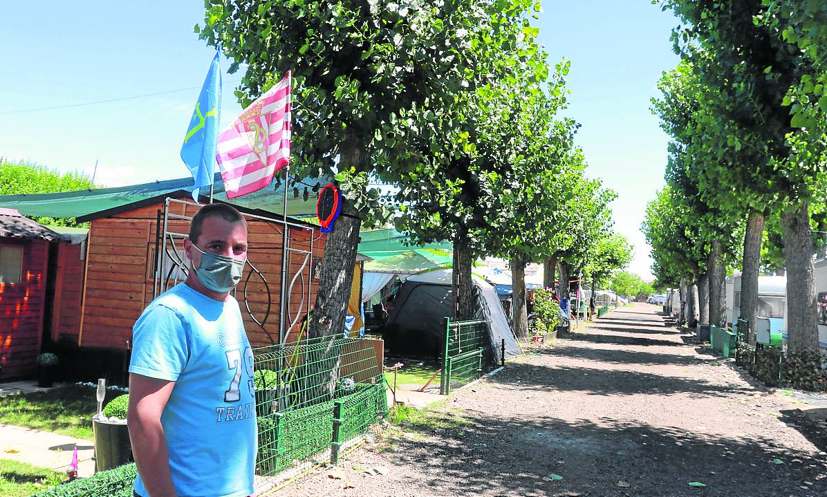 Piscinas, campings, mercados y plazas se llenan de asturianos durante la época estival