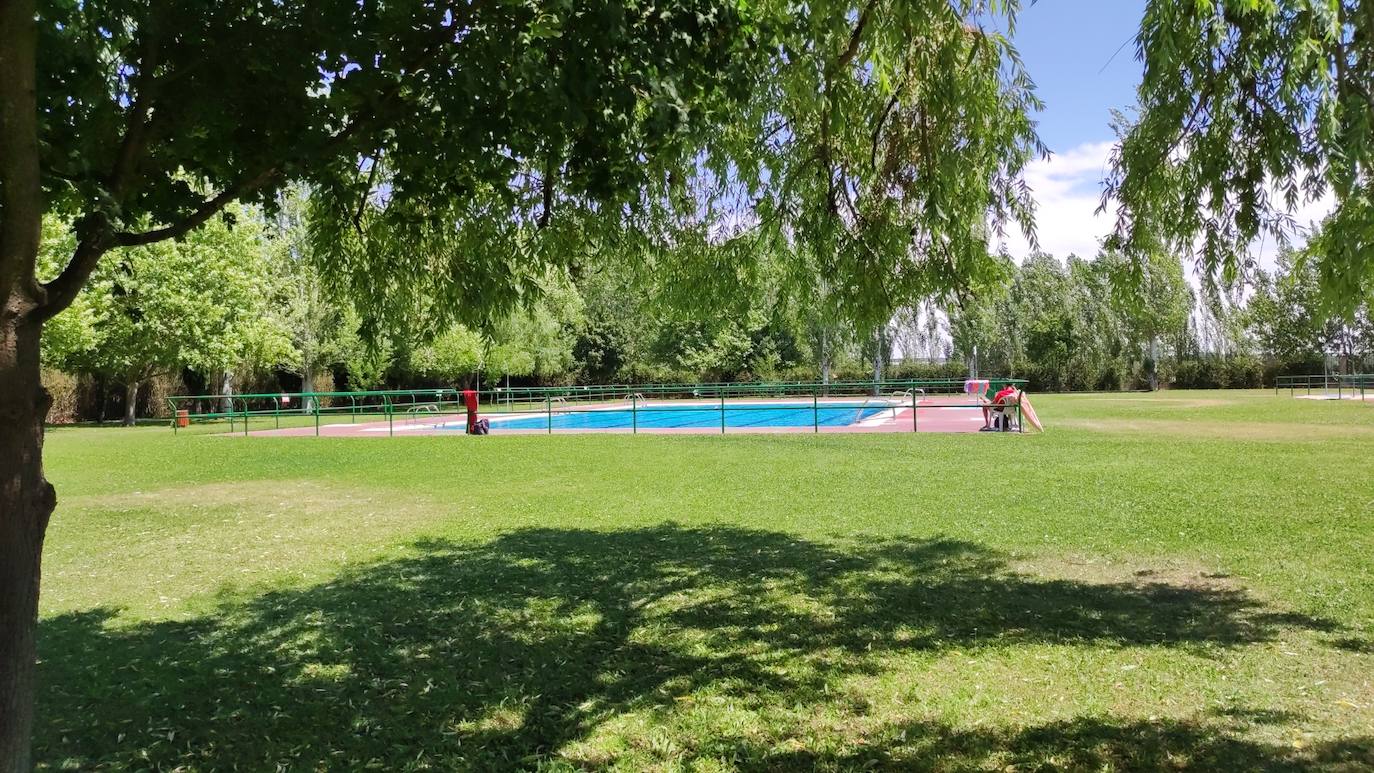 Fotos: Las piscinas de Toral de los Guzmanes, un remanso de paz