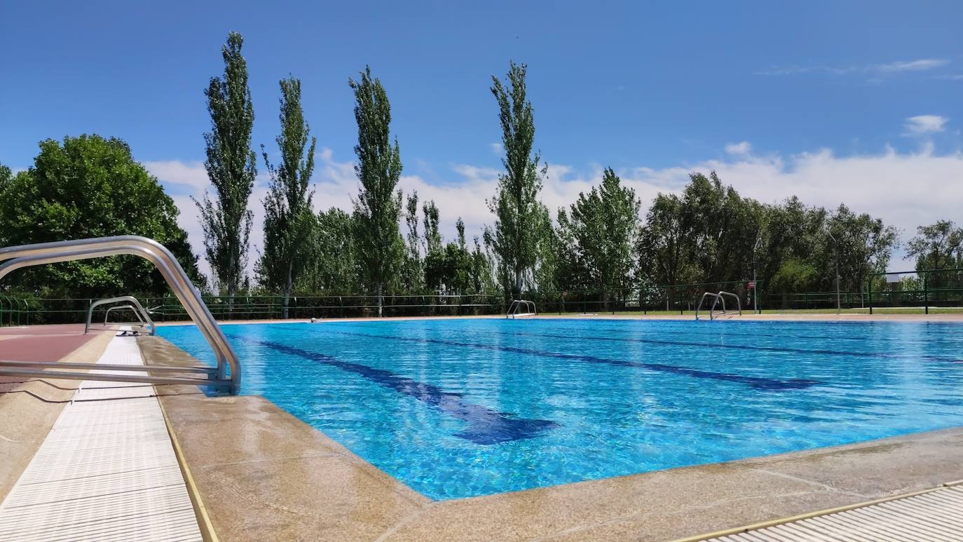 Fotos: Las piscinas de Toral de los Guzmanes, un remanso de paz