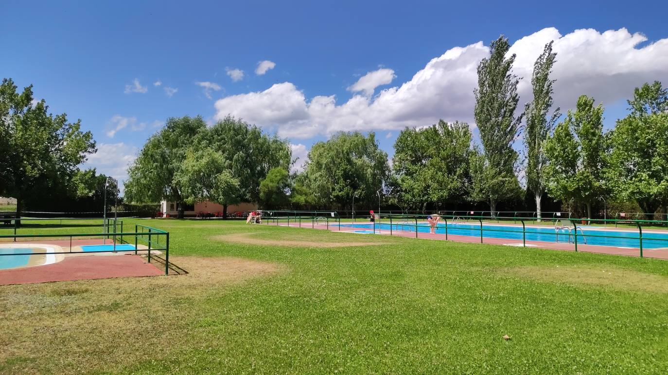 Fotos: Las piscinas de Toral de los Guzmanes, un remanso de paz
