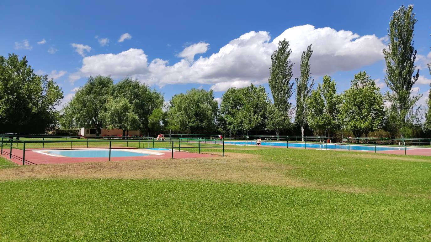 Fotos: Las piscinas de Toral de los Guzmanes, un remanso de paz