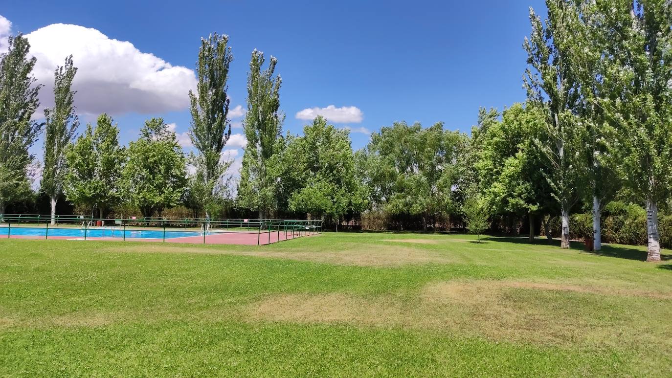 Fotos: Las piscinas de Toral de los Guzmanes, un remanso de paz