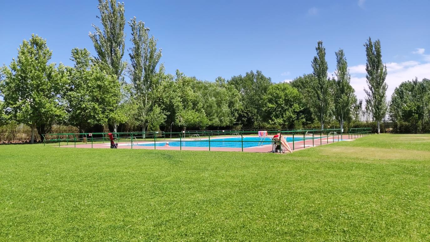 Fotos: Las piscinas de Toral de los Guzmanes, un remanso de paz