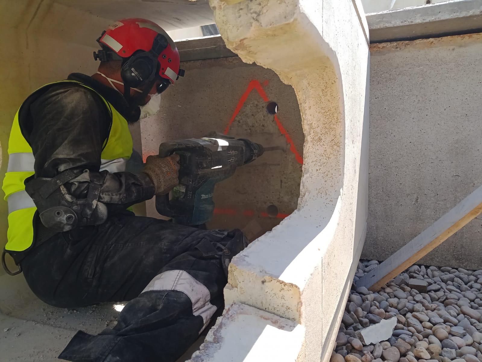 Varios efectivos realizan jornadas de instrucción en rescates urbanos.