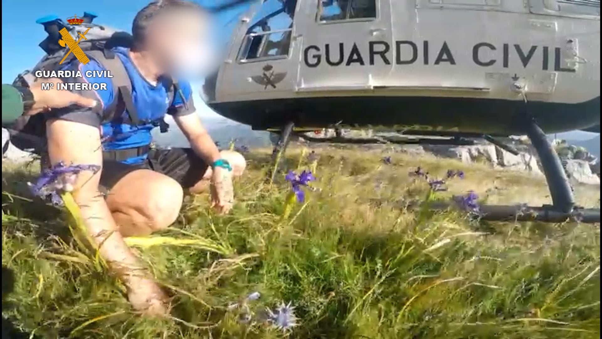 La Guardia Civil ha rescatado mediante el uso de un helicóptero a dos senderistas en el entorno de Posada de Valdeón.