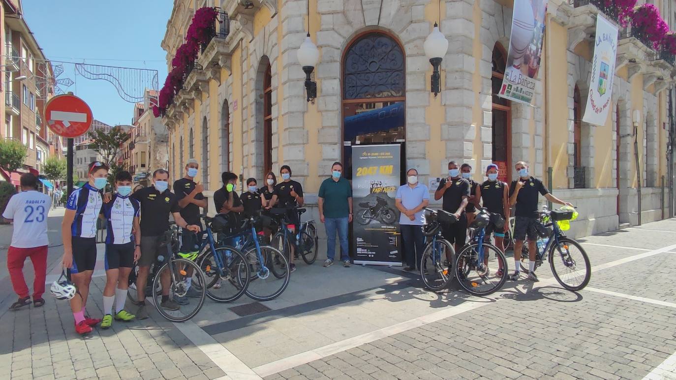 Los chicos han cruzado Europa en bicicleta. 