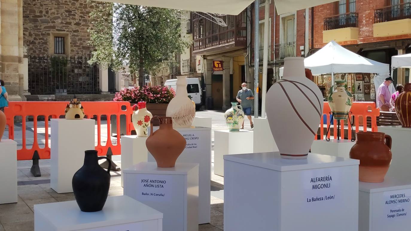 La feria artesana se celebra estos días en la ciudad leonesa.
