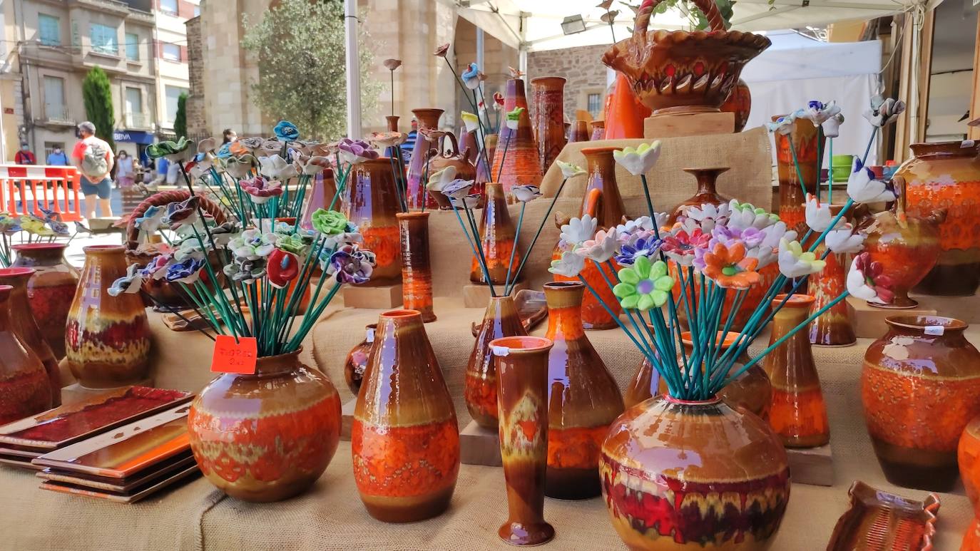 La feria artesana se celebra estos días en la ciudad leonesa.