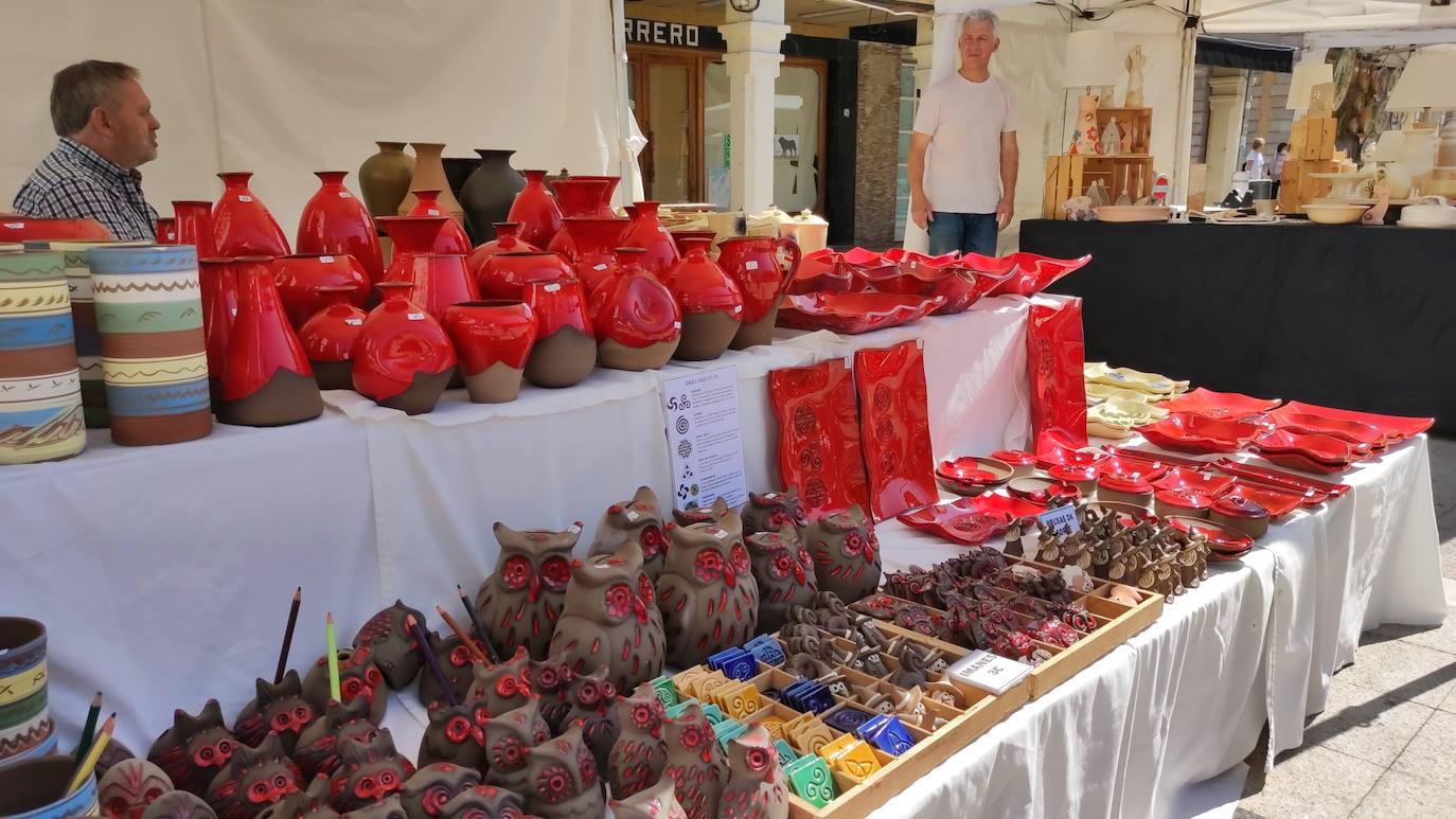 La feria artesana se celebra estos días en la ciudad leonesa.
