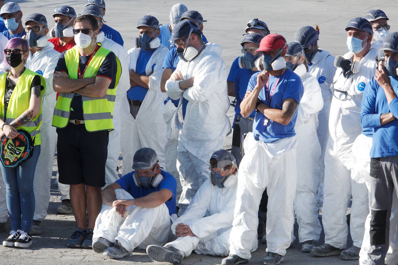 Los trabajadores deben decidir si aceptan el acuerdo de la empresa en la negociación.