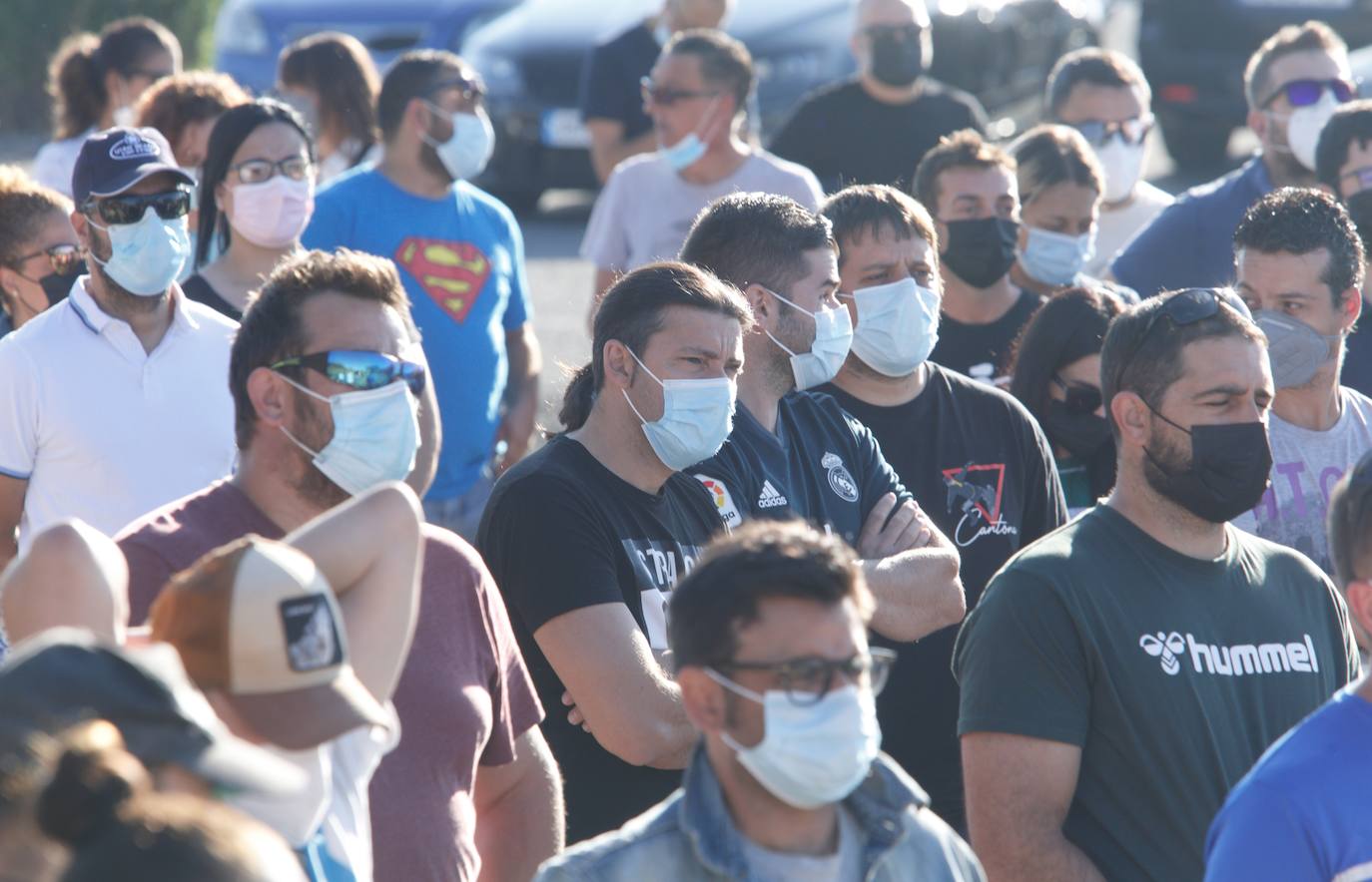 Los trabajadores deben decidir si aceptan el acuerdo de la empresa en la negociación.