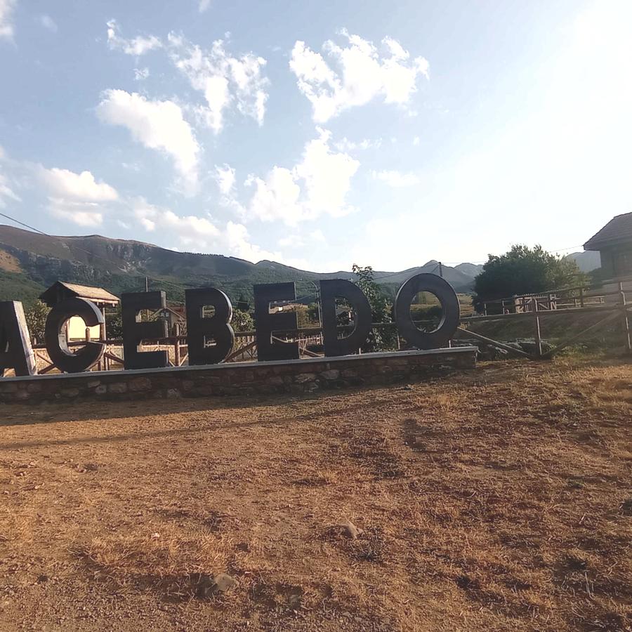 El municipio leonés se suma a la fiebre de colocar letras en su espacio y permitirá a los visitantes realizar una fotografía con las letras de 'ACEBEDO' y vistas a Mampodre.