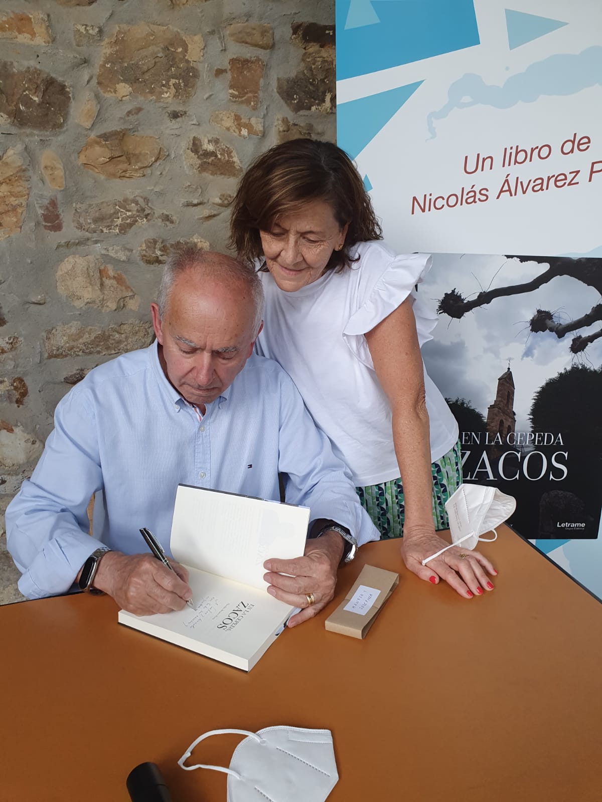 El escritor Nicolás Álvarez celebra una jornada de conferencia sobre el libro de la localidad.