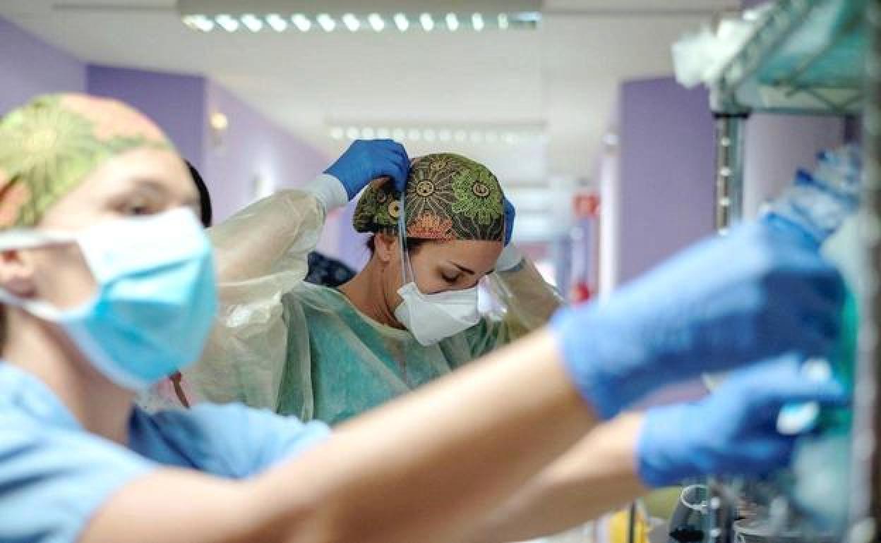 La incidencia pasa de riesgo muy alto a riesgo alto.