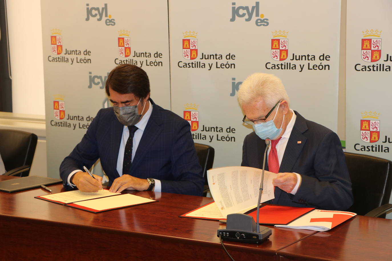Las dos organizaciones firman un acuerdo para repoblar con árboles 23.000 hectáreas de la comunidad.