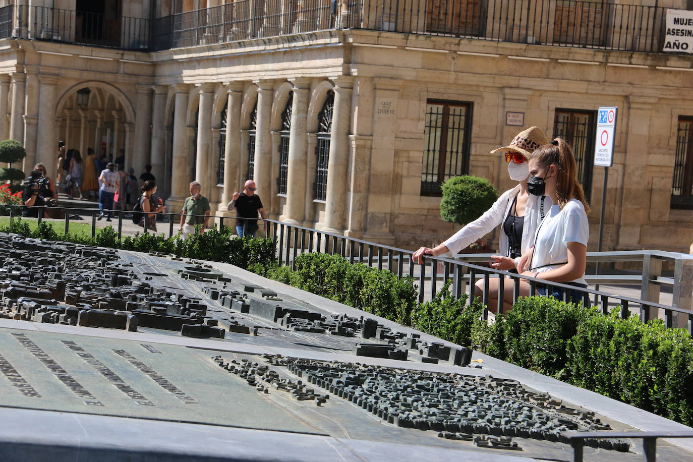 Los monumentos, la gastronomía y un ambiente especial atrapan a los turistas que visitan León y que ya piensan en repetir