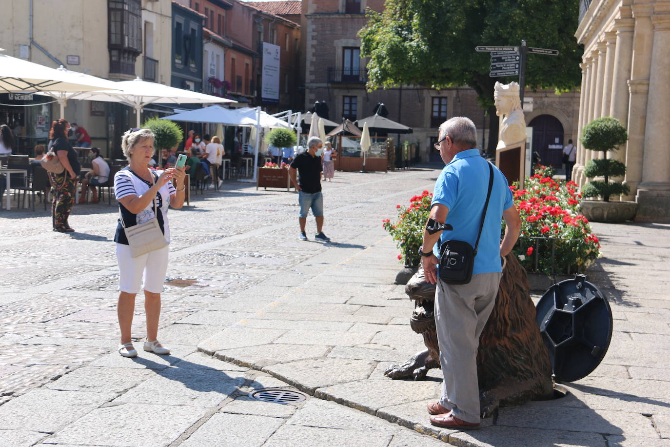 Los monumentos, la gastronomía y un ambiente especial atrapan a los turistas que visitan León y que ya piensan en repetir