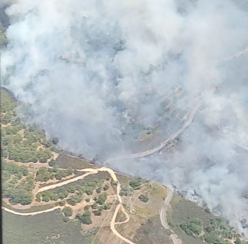 Un incendio declarado de 'nivel 1' en Trabadelo obliga a movilizar a numerosos efectivos. La declaración de 'nivel 1' se produce ante la previsión de una necesidad superior a las 12 horas para que puda ser sofocado o afección a más de 30 hectáreas. 