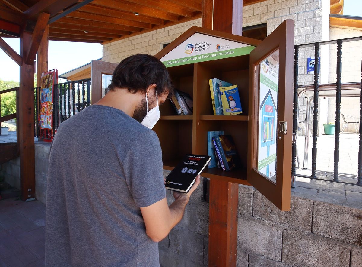El antiguo vagón restaurante cedido en 2012 al Ayuntamiento de Toral de los Vados revive como espacio de disfrute para la lectura