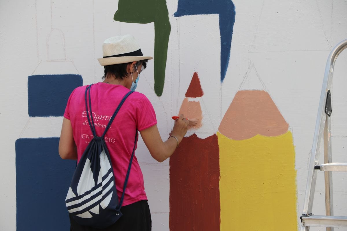 El festival 'Vecindario 24002' llena de color y diversión el distrito centro de l a ciudad con actuaciones teatrales, danza y pintura durante todo el fin de semana.