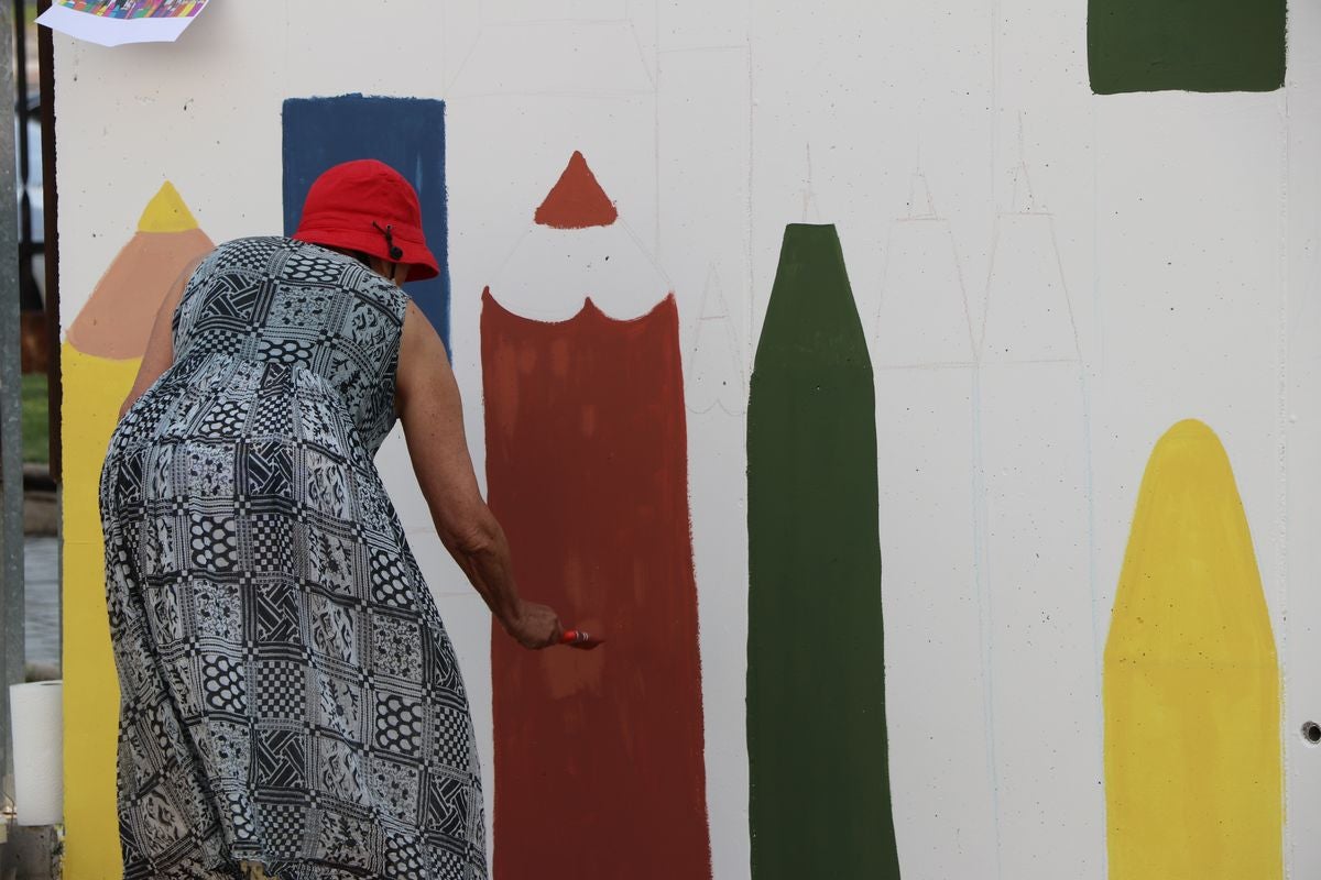 El festival 'Vecindario 24002' llena de color y diversión el distrito centro de l a ciudad con actuaciones teatrales, danza y pintura durante todo el fin de semana.