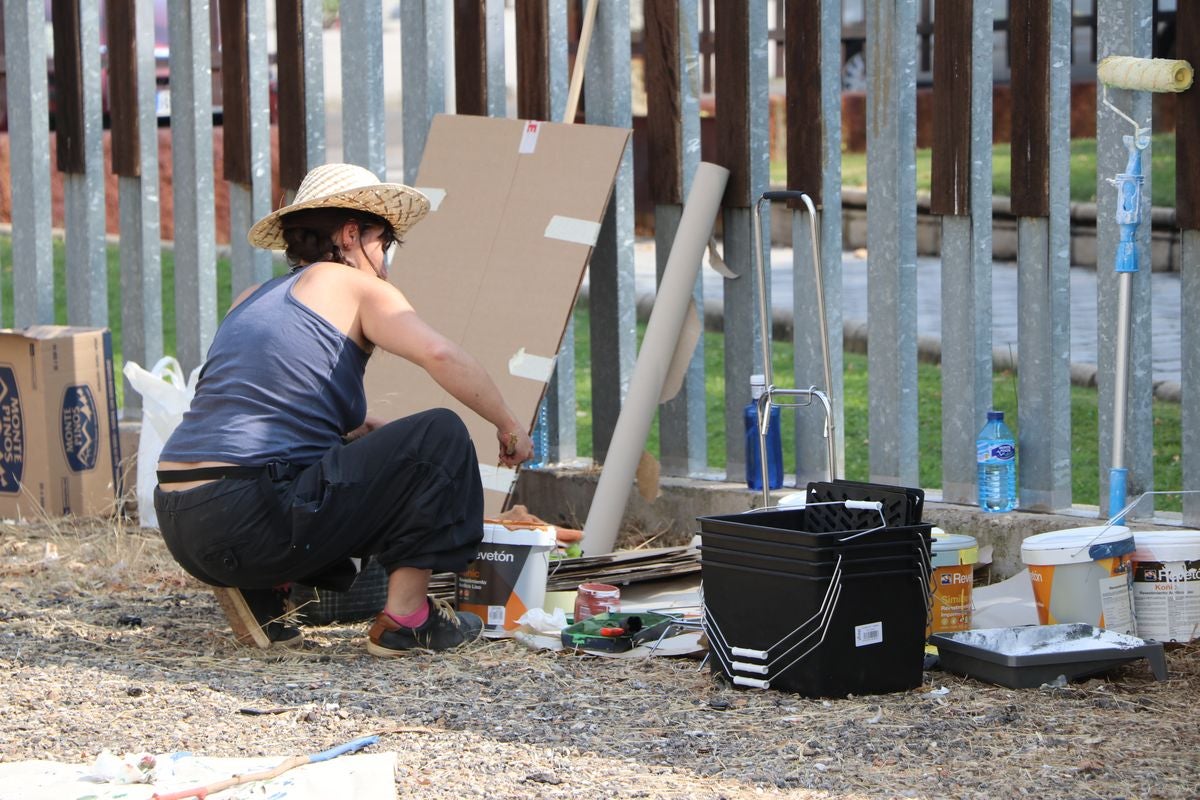 El festival 'Vecindario 24002' llena de color y diversión el distrito centro de l a ciudad con actuaciones teatrales, danza y pintura durante todo el fin de semana.