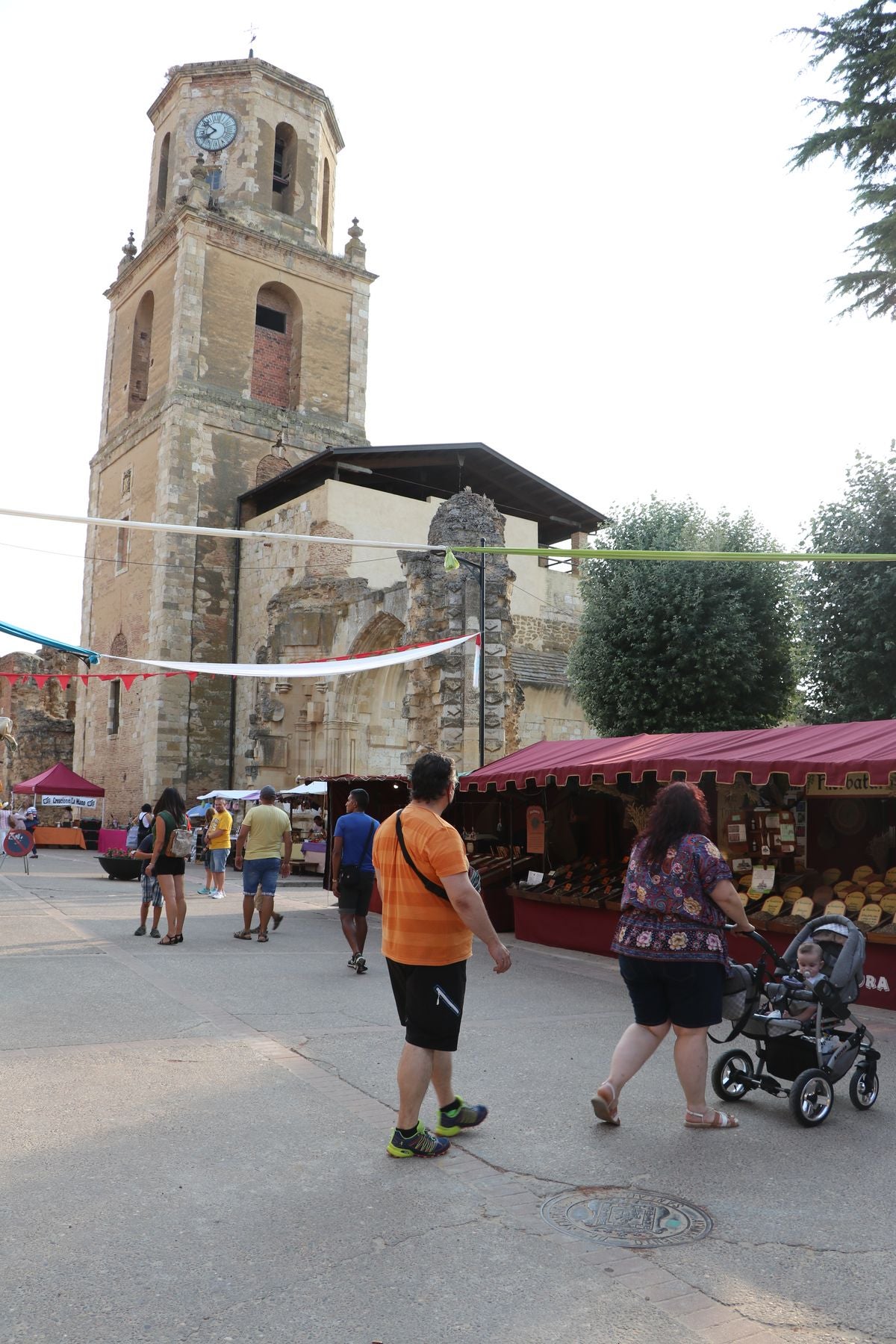 La localidad facundina celebra este fin de semana su XIX Encuentro de Juglares que llena de color y diversión las calles de la ciudad.