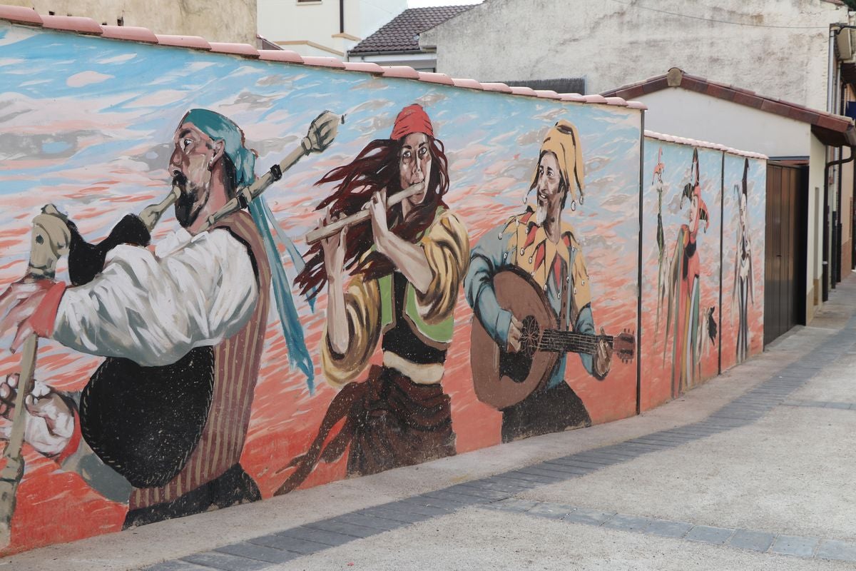 La localidad facundina celebra este fin de semana su XIX Encuentro de Juglares que llena de color y diversión las calles de la ciudad.