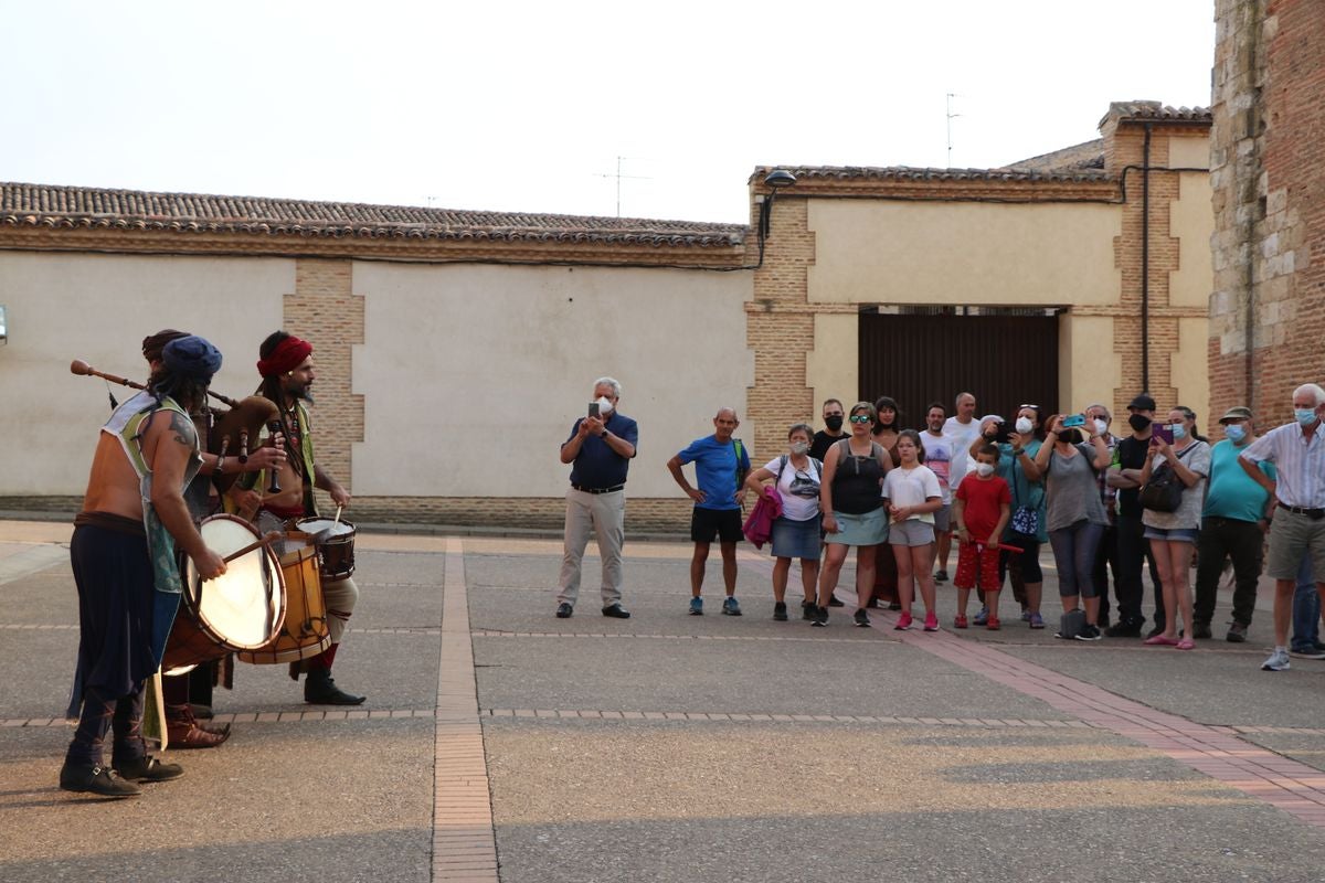 La localidad facundina celebra este fin de semana su XIX Encuentro de Juglares que llena de color y diversión las calles de la ciudad.