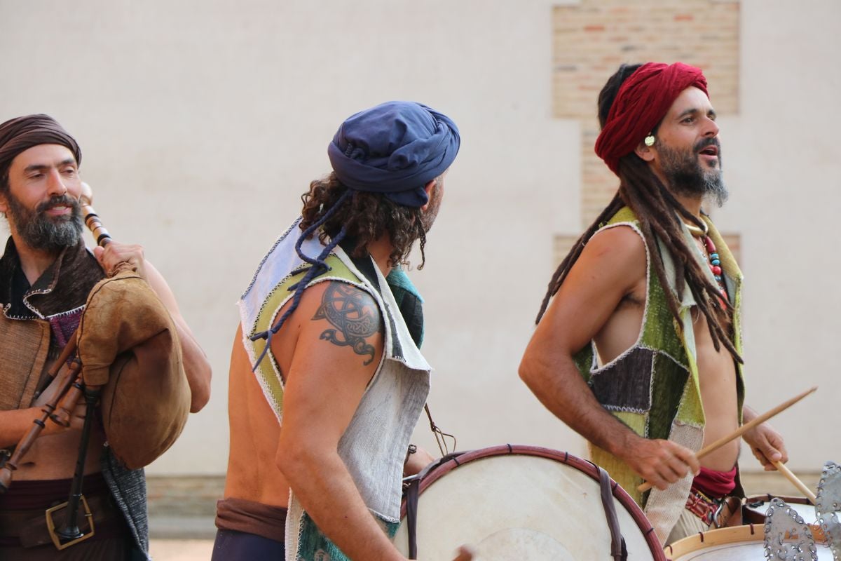 La localidad facundina celebra este fin de semana su XIX Encuentro de Juglares que llena de color y diversión las calles de la ciudad.